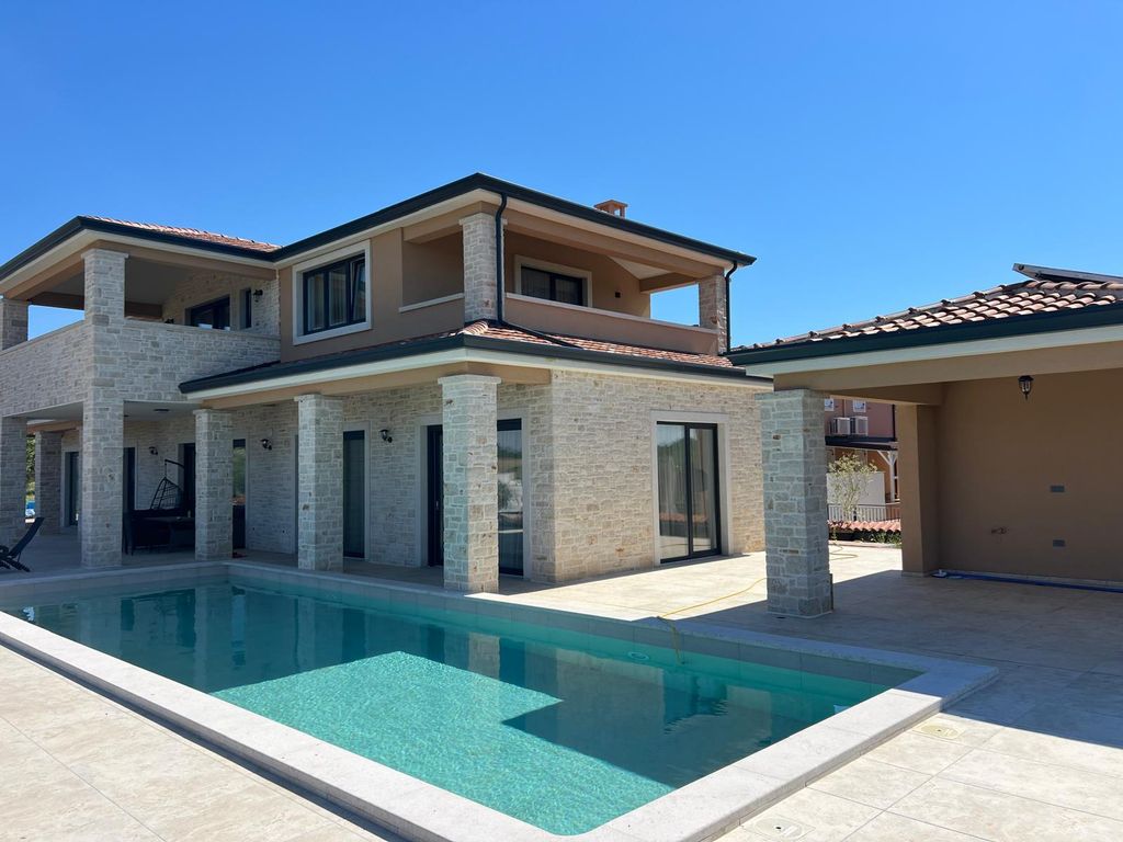 Maison de luxe à vendre à Kaštelir, 1 350 000 €, Photo 1