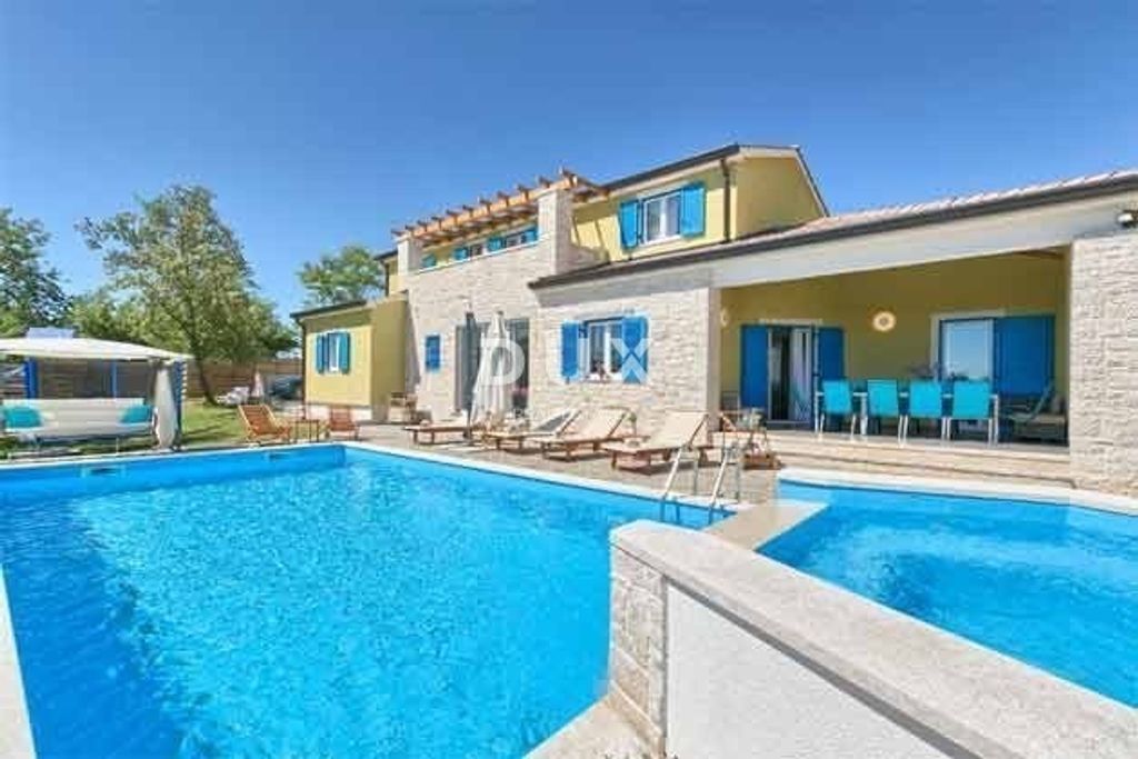 Maison de luxe à vendre à Žminj, 585 000 €, Photo 1