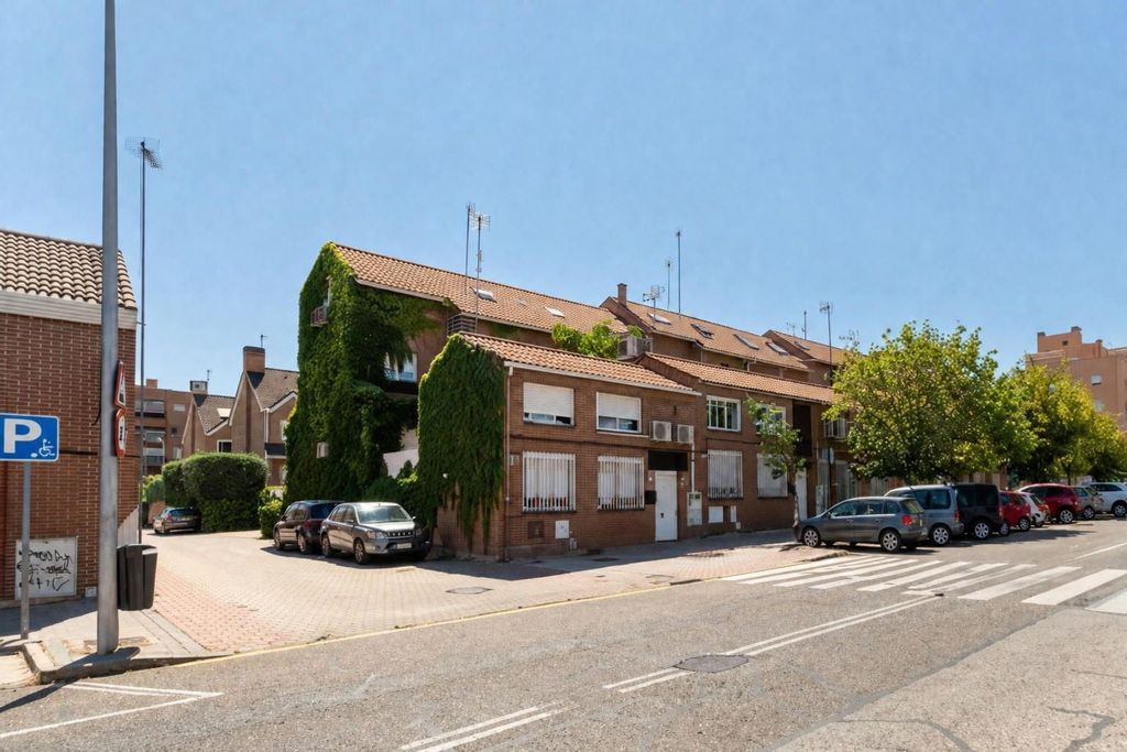 Maison de luxe à vendre à Madrid, 800 000 €, Photo 1