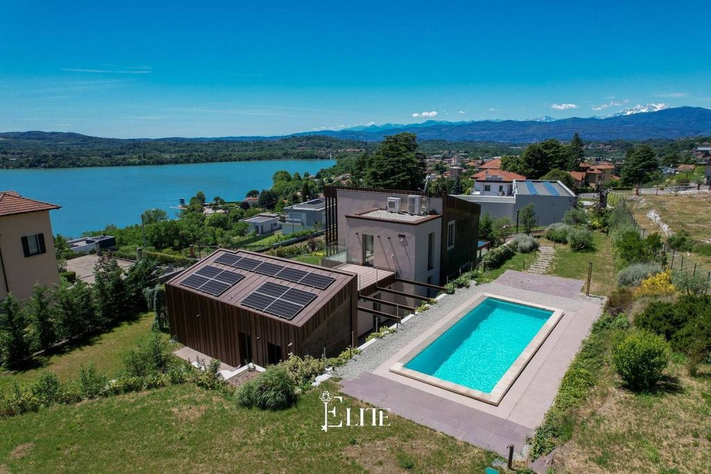 Luxury House for sale in Gavirate, 2 950 000 €, Photo 1