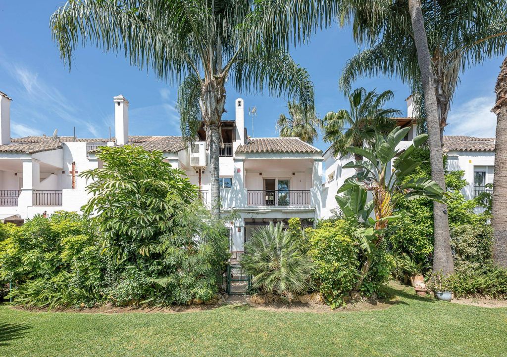 Luxury House for sale in Marbella, 795 000 €, Photo 2