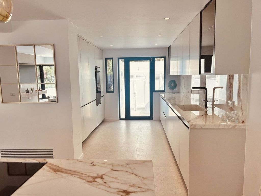 Luxury House for sale in Marbella, 2 595 000 €, Photo 6