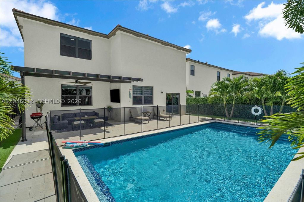Luxury House for sale in Miami, 691 874 €, Photo 1