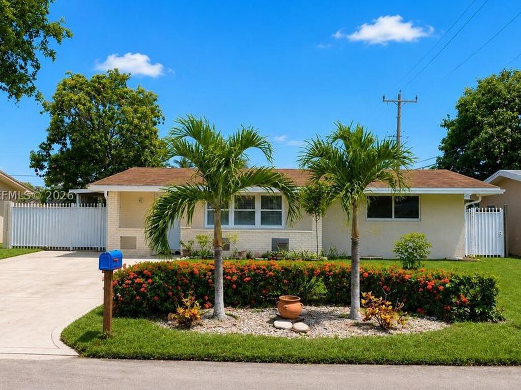 Luxury House for sale in Pembroke Pines, 441 463 €, Photo 1