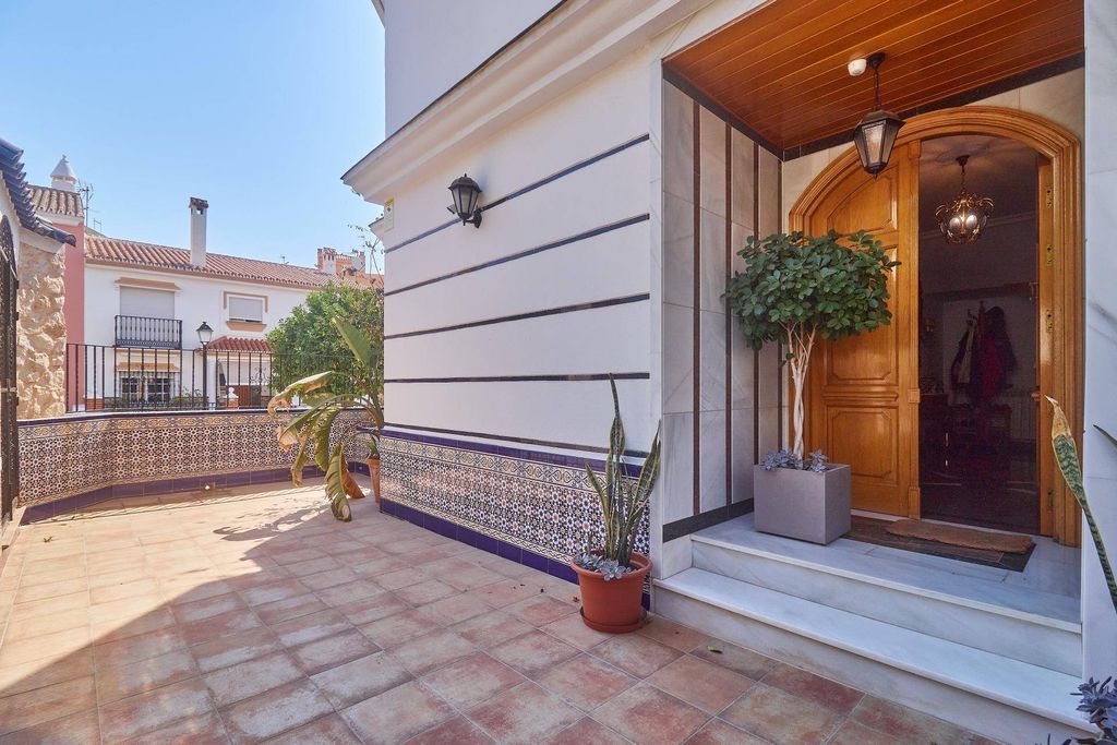Luxury House for sale in Fuengirola, 895 000 €, Photo 2