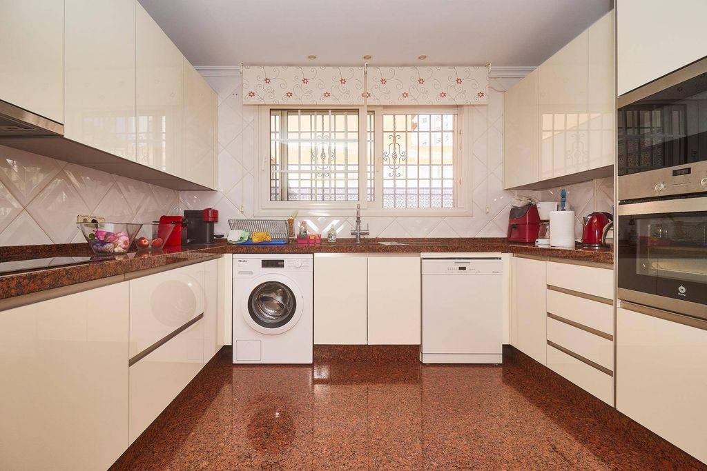 Luxury House for sale in Fuengirola, 895 000 €, Photo 3