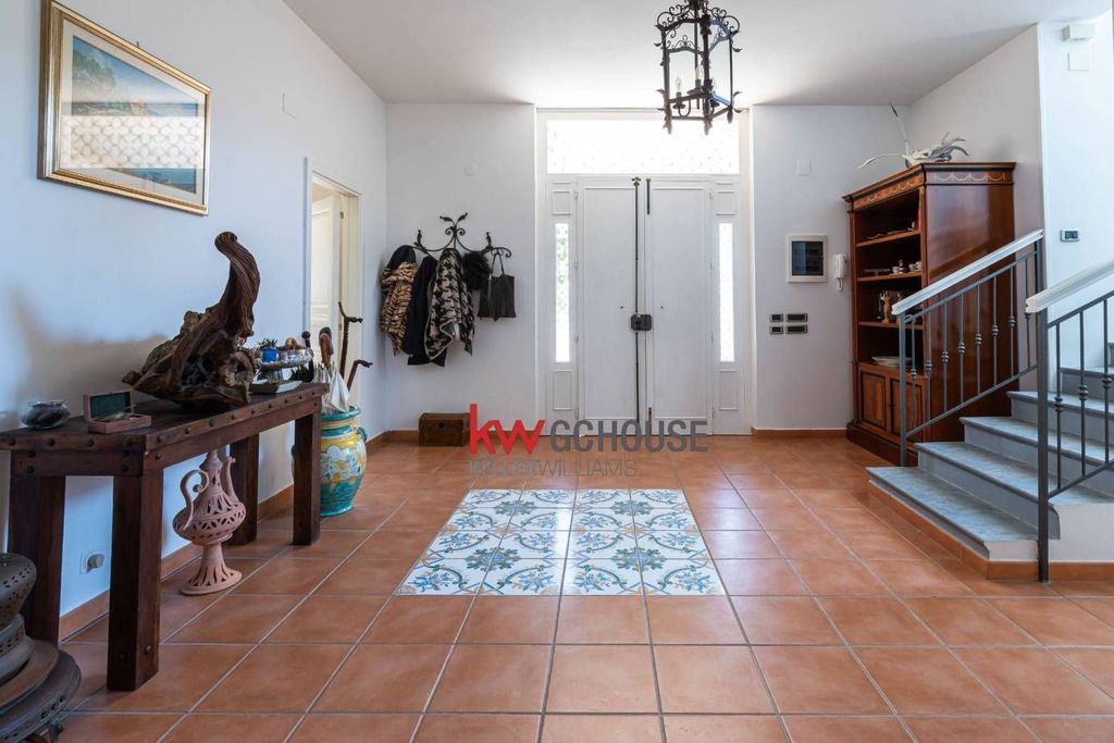 Luxury House for sale in Castellabate, 590 000 €, Photo 1