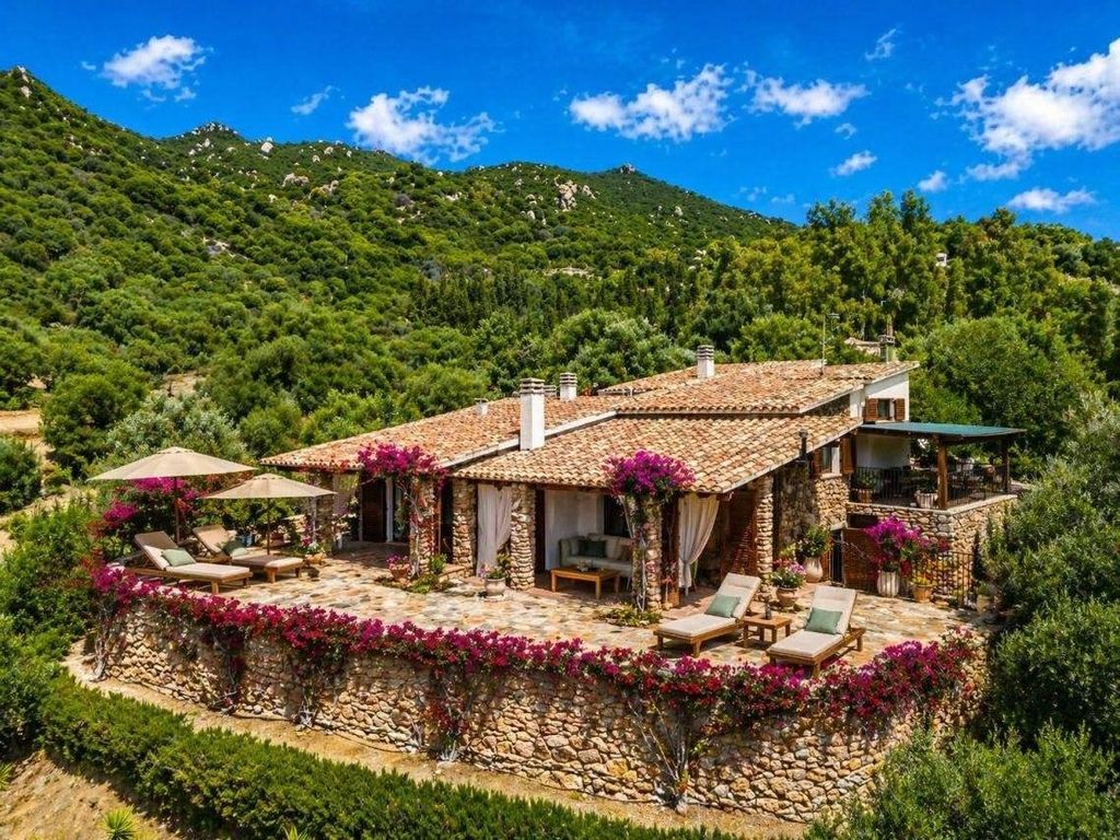 Luxury House for sale in Villasimius, 790 000 €, Photo 1