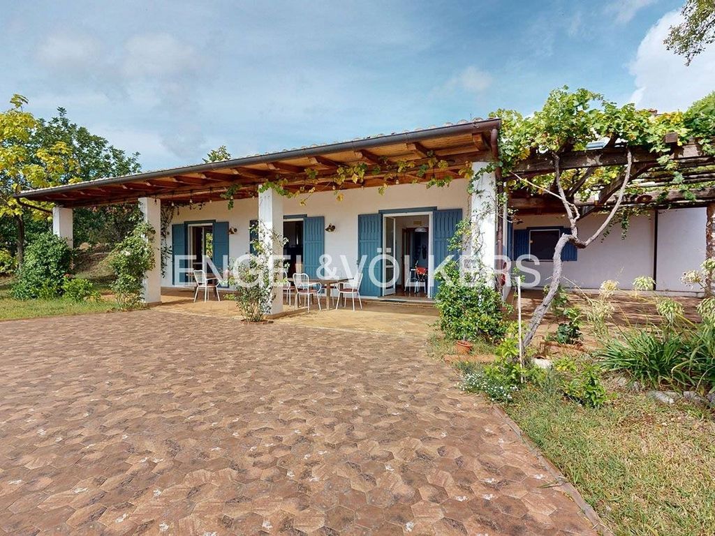 Luxury House for sale in Itri, 690 000 €, Photo 1