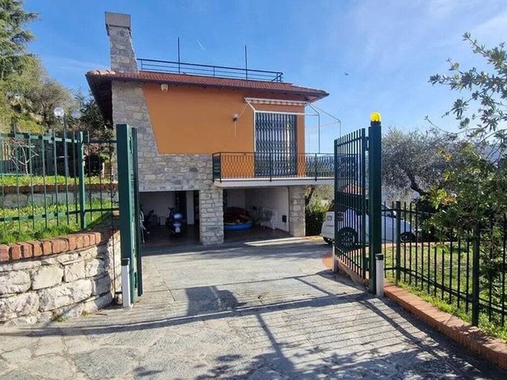 Luxury House for sale in Leivi, 750 000 €, Photo 1