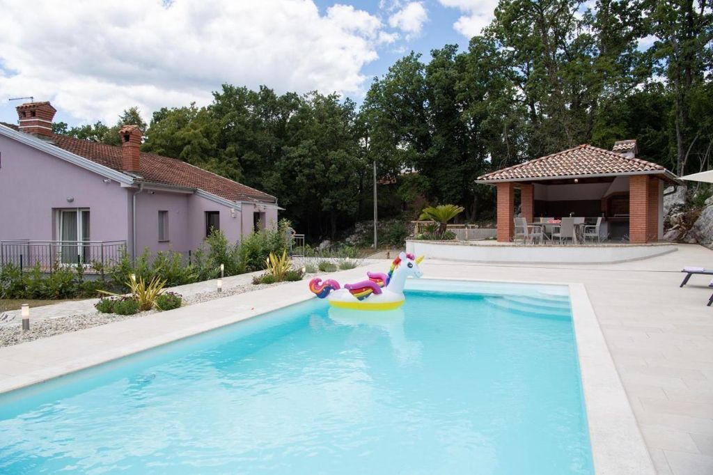 Maison de luxe à vendre à Kastav, 0 €, Photo 1
