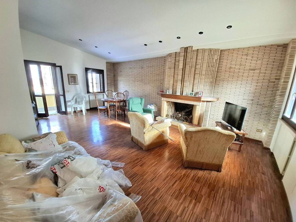 Maison de luxe à vendre à Rocca Di Mezzo, 680 000 €, Photo 1