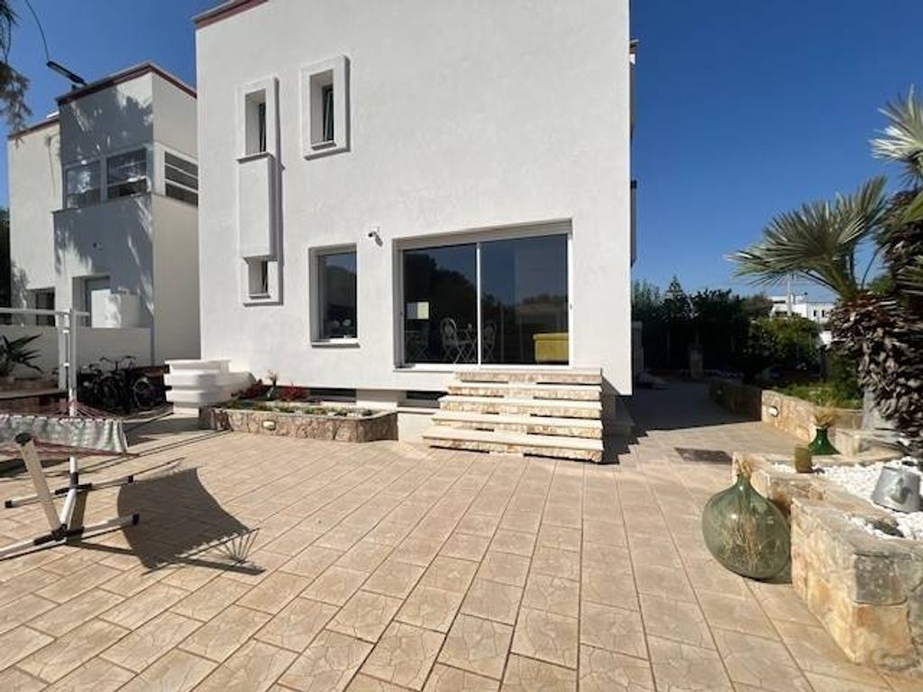 Luxury House for sale in Brindisi, 520 000 €, Photo 1