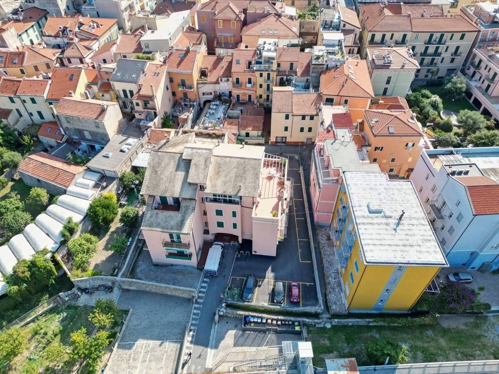 Luxury Apartment for sale in Spotorno, 900 000 €, Photo 1