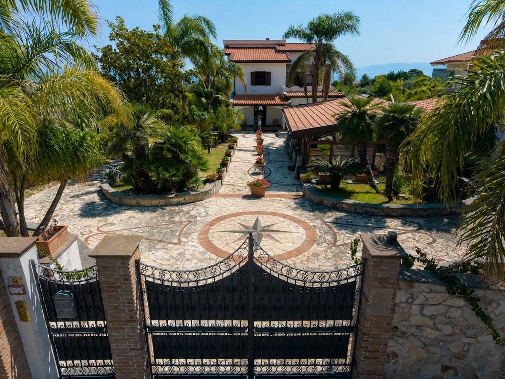 Luxury House for sale in Milazzo, 930 000 €, Photo 1