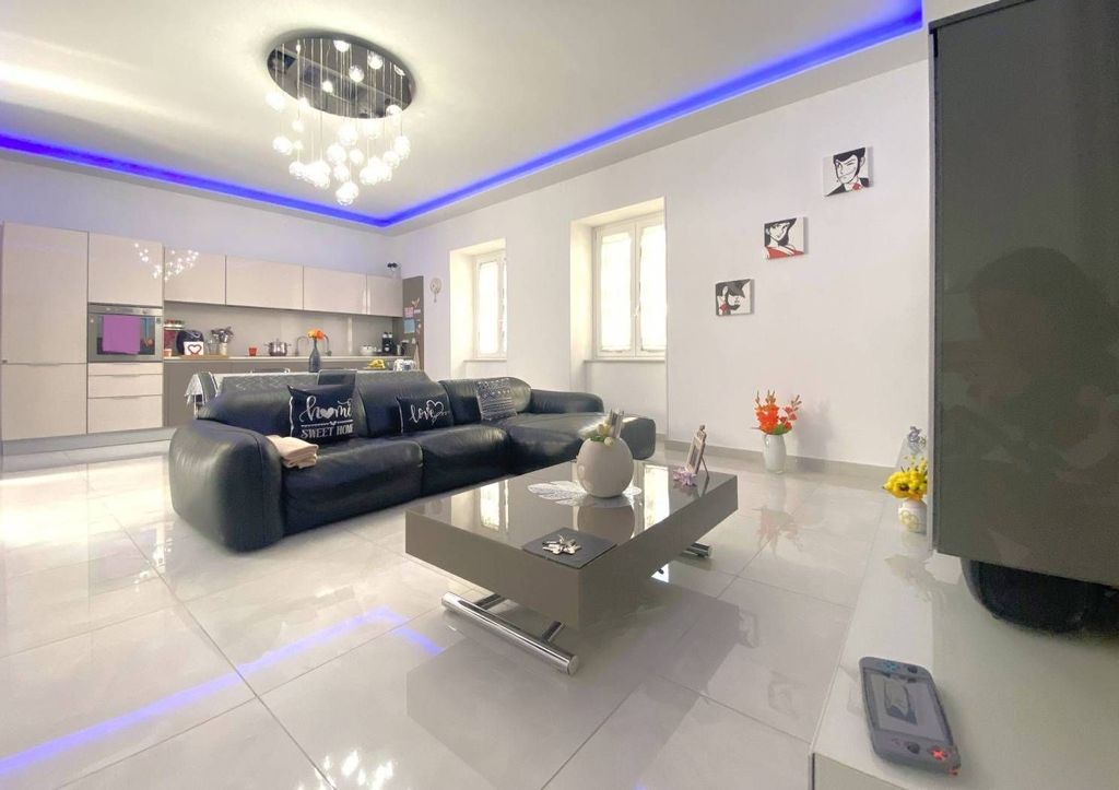 Luxury House for sale in Frattamaggiore, 650 000 €, Photo 1