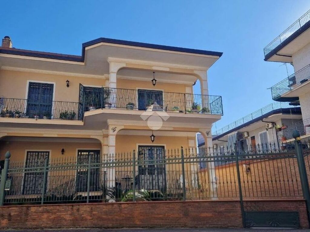 Luxury House for sale in Frattamaggiore, 690 000 €, Photo 1