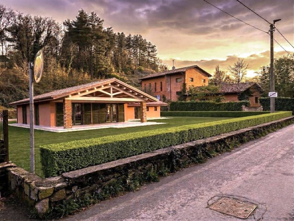 Luxury House for sale in Ivrea, 490 000 €, Photo 1