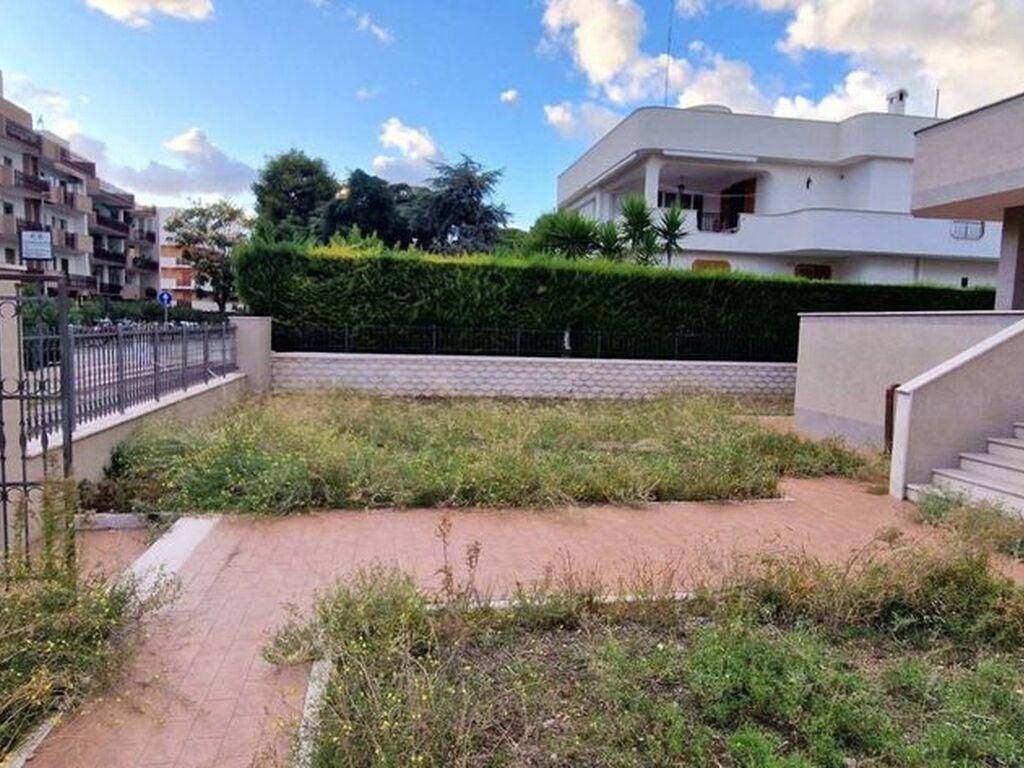 Luxury House for sale in Trani, 780 000 €, Photo 1