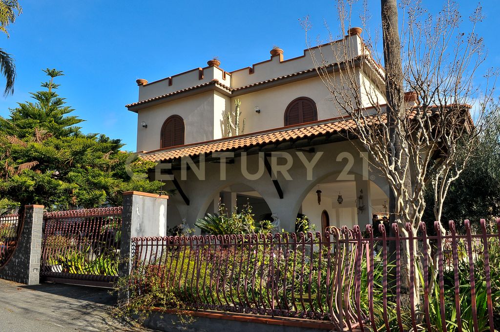 Luxury House for sale in Giarre, 650 000 €, Photo 1