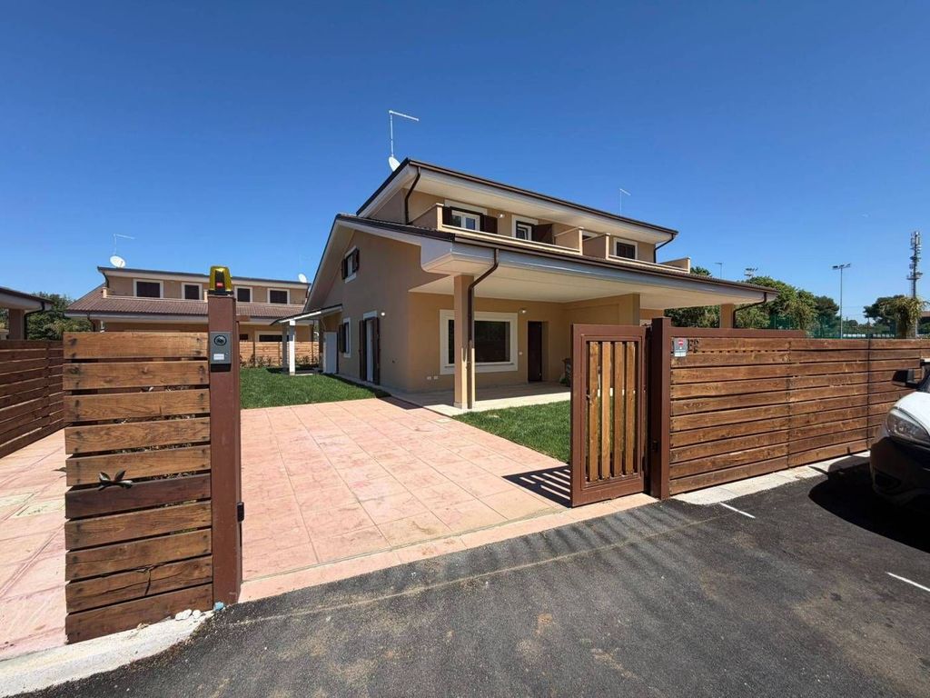 Luxury House for sale in Ladispoli, 480 000 €, Photo 1