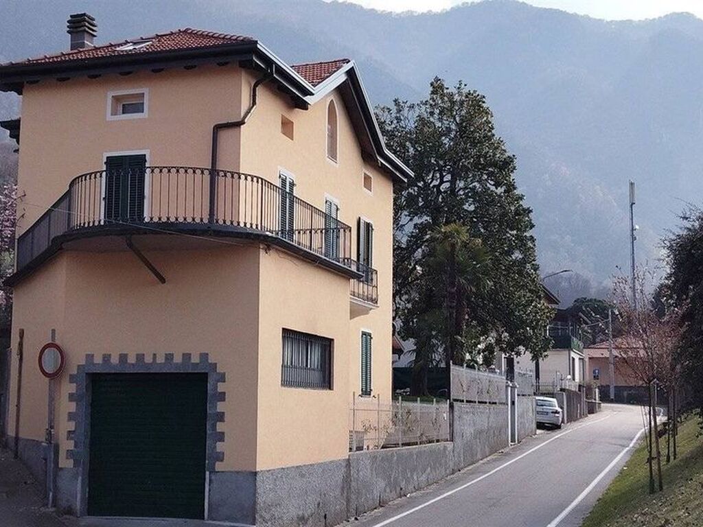 Luxury House for sale in Castelveccana, 780 000 €, Photo 1