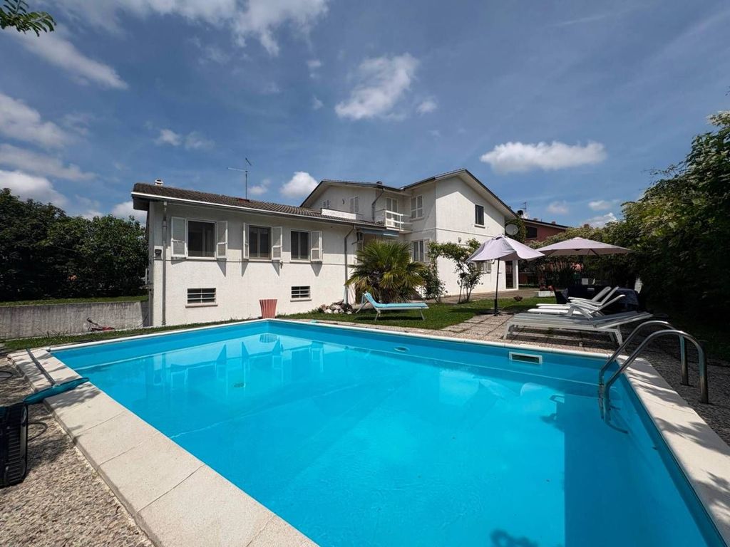 Luxury House for sale in Calendasco, 650 000 €, Photo 1