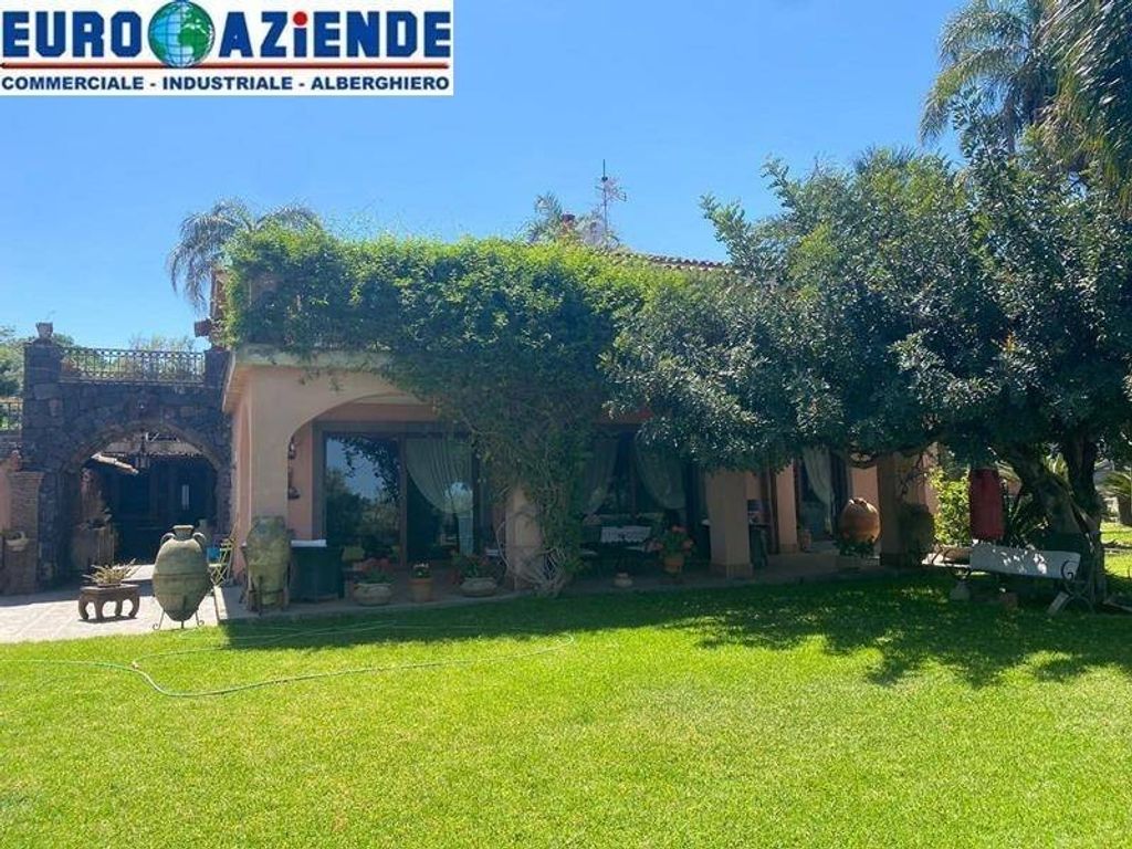 Luxury House for sale in Aci Catena, 950 000 €, Photo 1