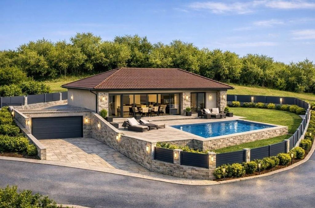 Luxury House for sale in Lecco, 800 000 €, Photo 1