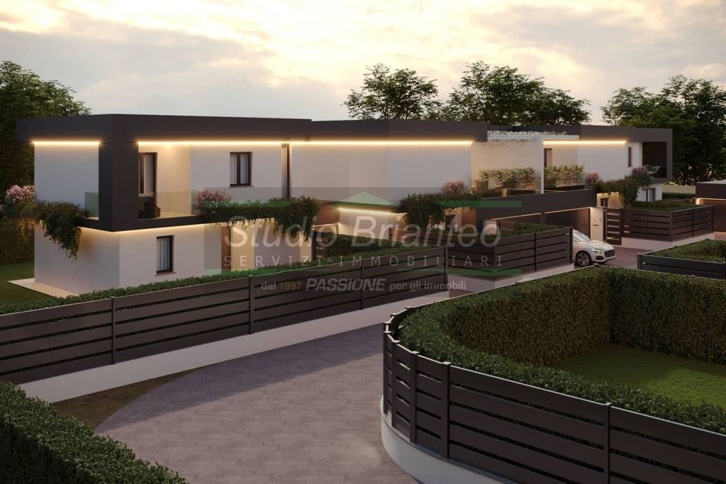 Luxury House for sale in Verano Brianza, 575 000 €, Photo 1