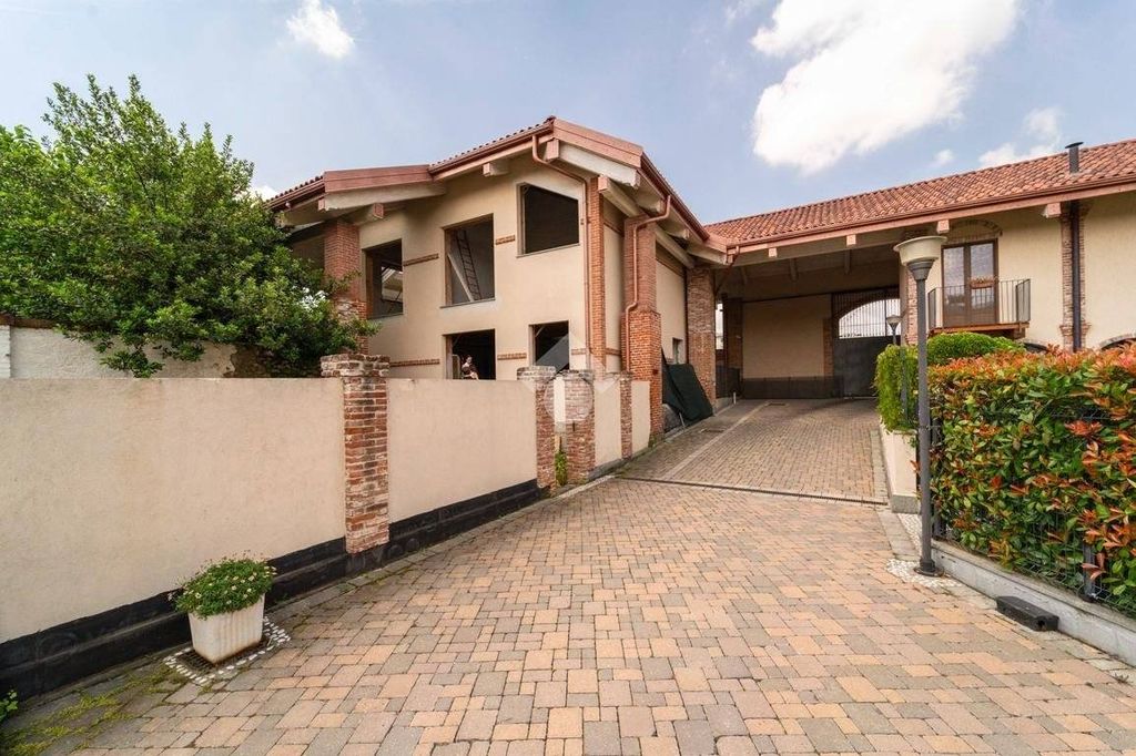 Luxury House for sale in Grugliasco, 719 000 €, Photo 1