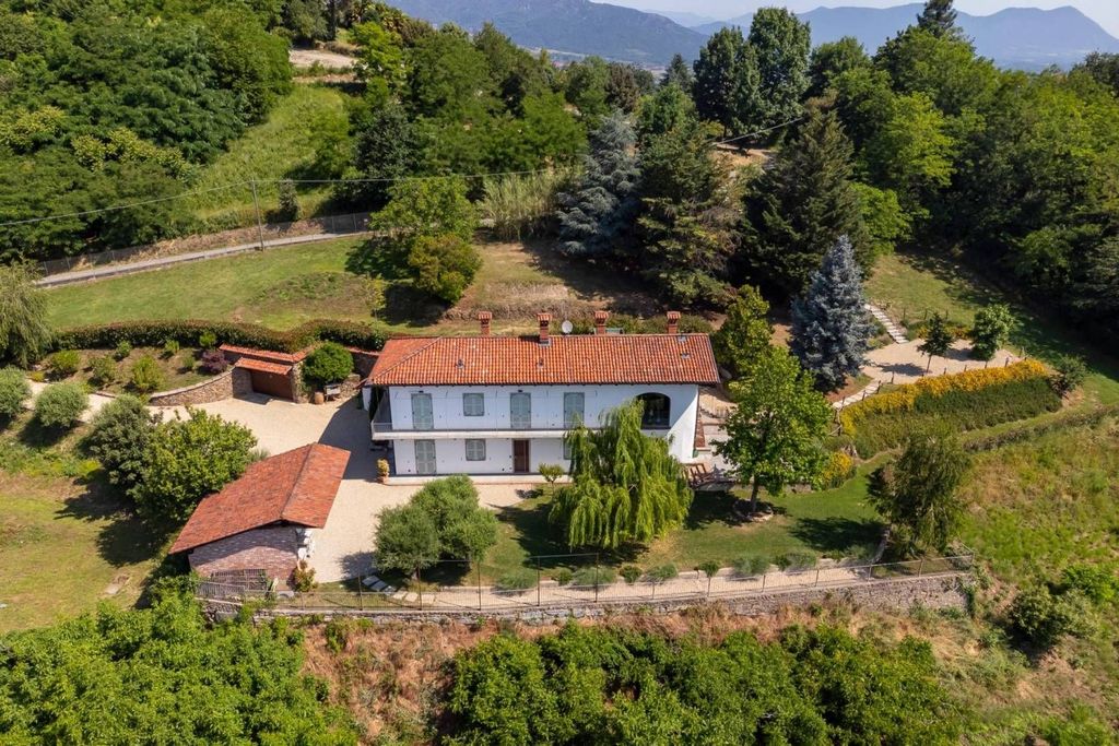 Luxury House for sale in Pinerolo, 1 000 000 €, Photo 2