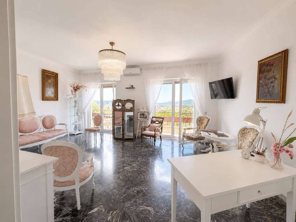 Luxury Apartment for sale in Naples, 675 000 €, Photo 3
