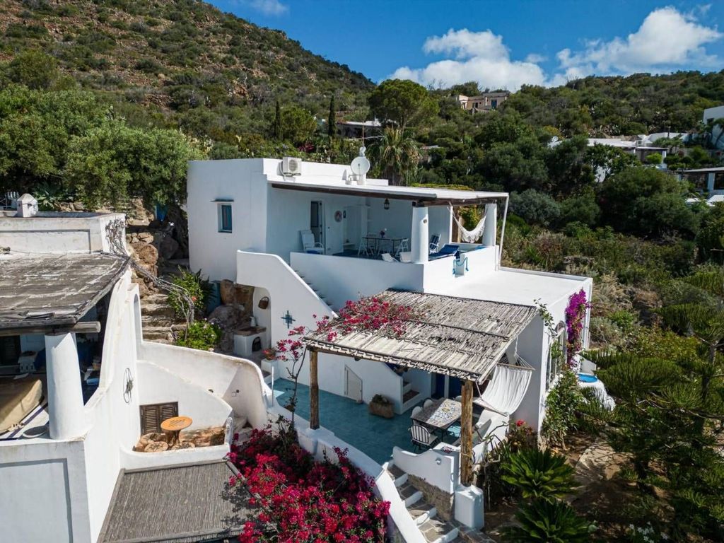 Luxury House for sale in Lipari, 1 480 000 €, Photo 1