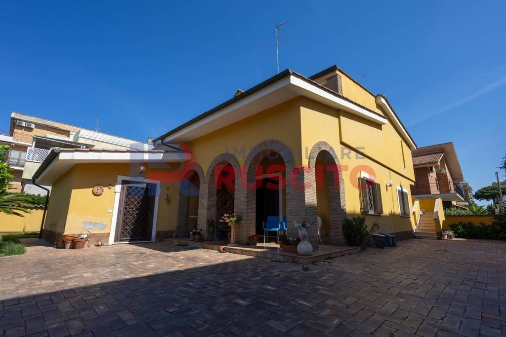 Luxury House for sale in Ladispoli, 490 000 €, Photo 1