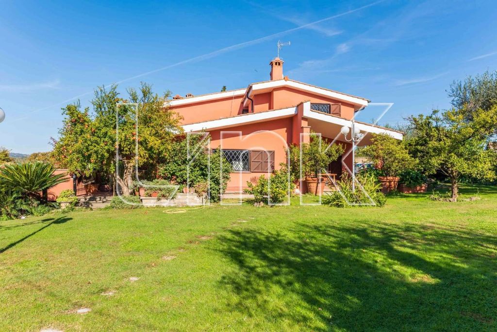 Luxury House for sale in Riano, 650 000 €, Photo 1
