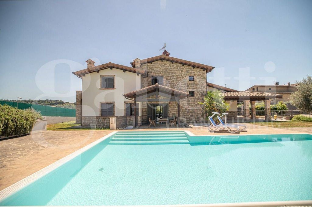 Luxury House for sale in Perugia, 950 000 €, Photo 1