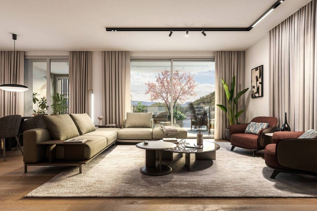 Luxury Apartment for sale in Lecco, 670 000 €, Photo 1