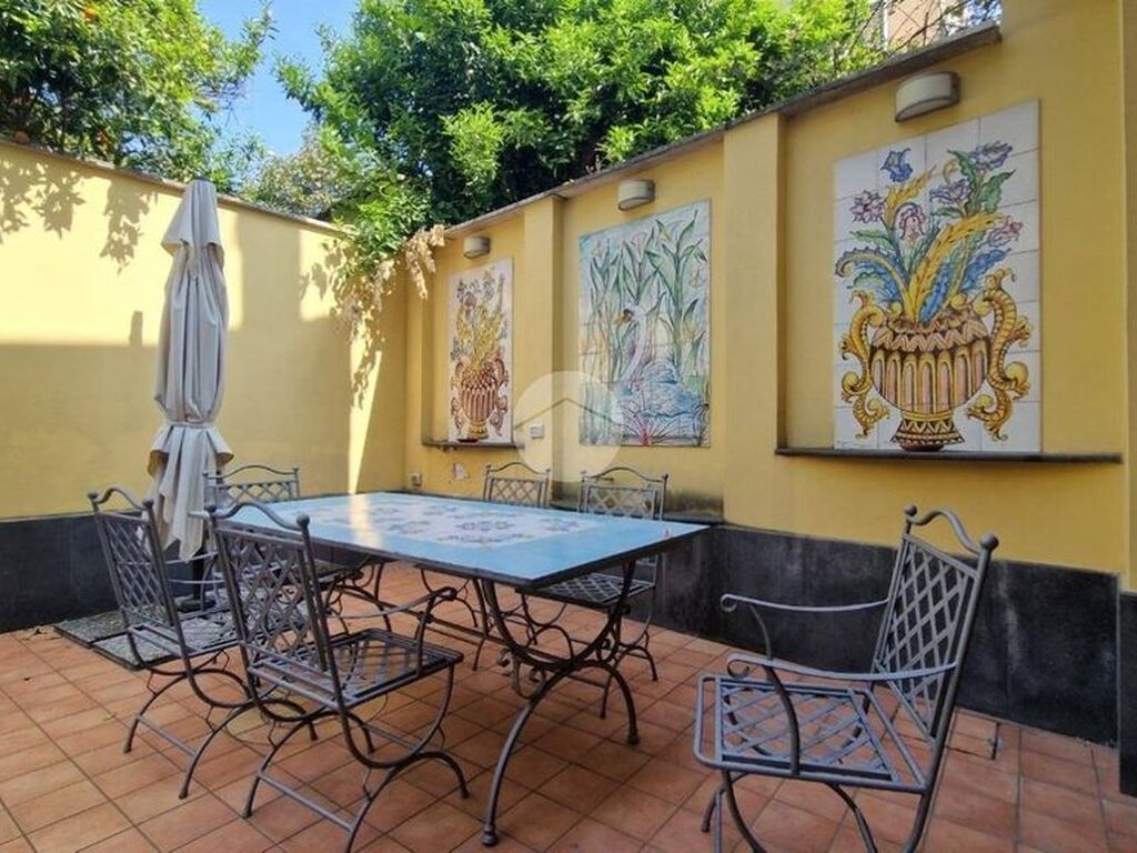 Luxury House for sale in Frattamaggiore, 690 000 €, Photo 1