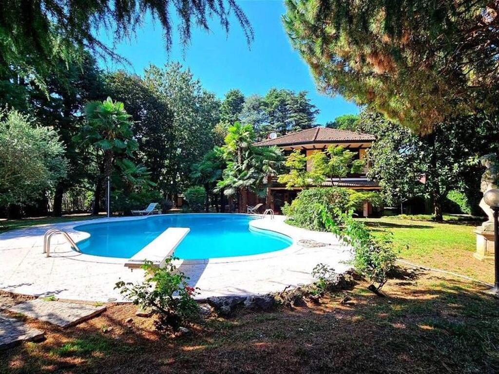 Luxury House for sale in Magenta, 1 500 000 €, Photo 1