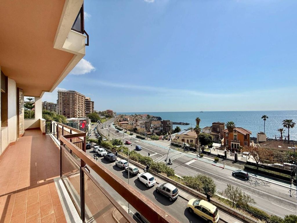 Luxury Apartment for sale in Catania, 680 000 €, Photo 1