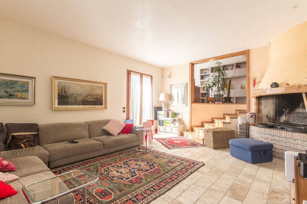 Luxury House for sale in Dolo, 650 000 €, Photo 1