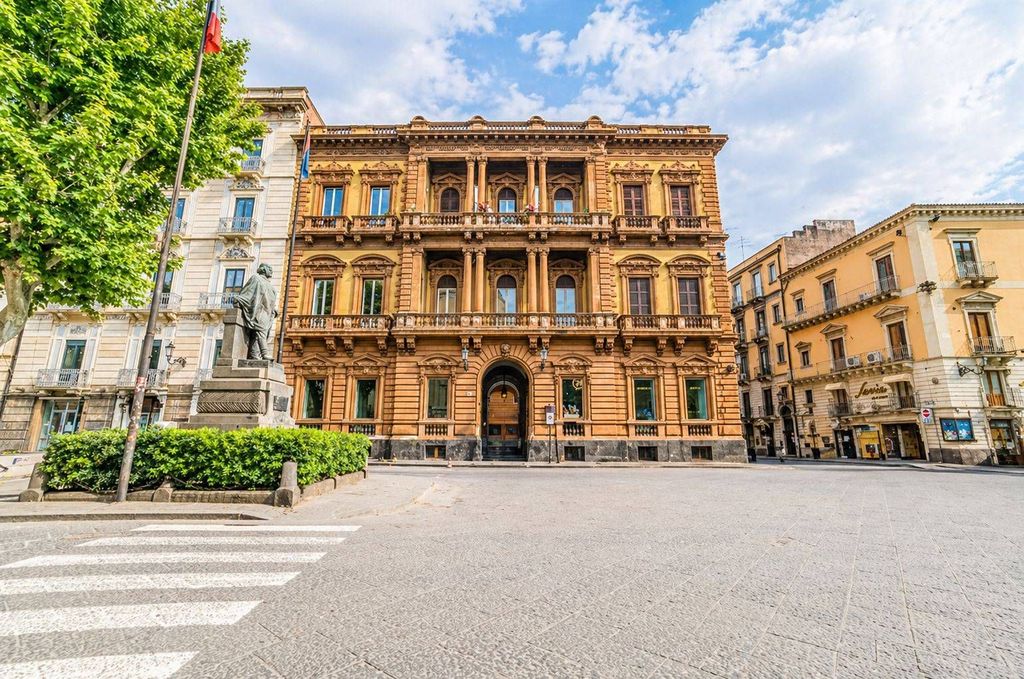 Luxury Apartment for sale in Catania, 2 400 000 €, Photo 1
