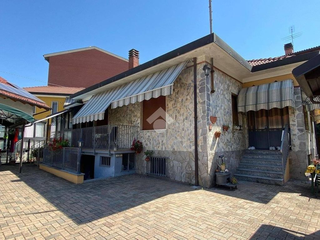 Luxury House for sale in Grugliasco, 495 000 €, Photo 1