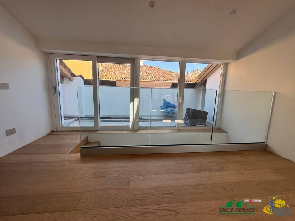 Luxury Apartment for sale in Parma, 740 000 €, Photo 2