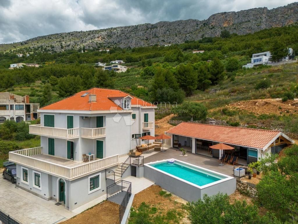 Maison de luxe à vendre à Dugi Rat, 1 390 000 €, Photo 2