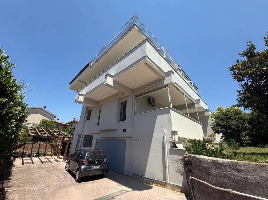 Luxury House for sale in Rome, 935 000 €, Photo 2