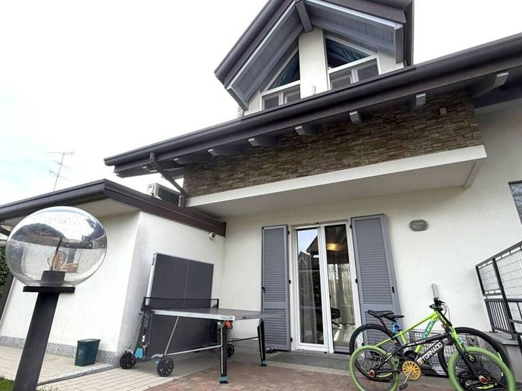 Luxury House for sale in Cogliate, 480 000 €, Photo 3