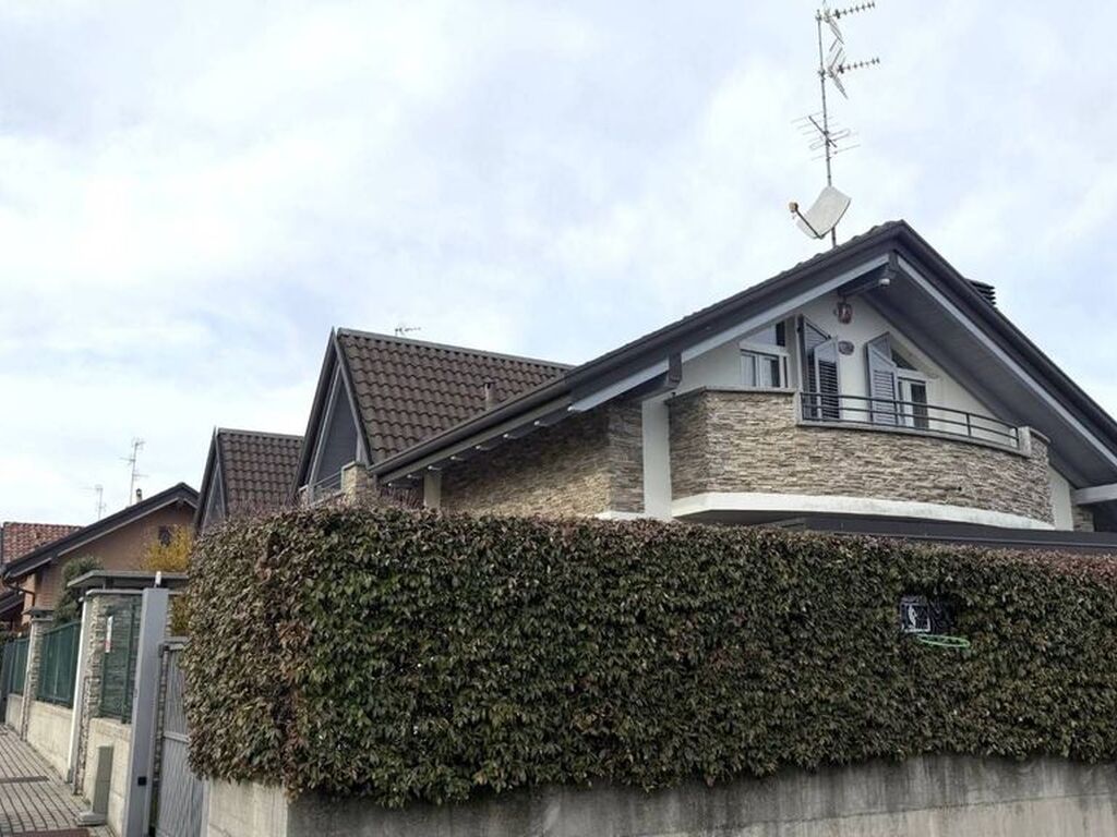 Luxury House for sale in Cogliate, 480 000 €, Photo 5