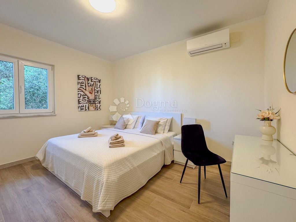 Maison de luxe à vendre à Dugi Rat, 1 390 000 €, Photo 5